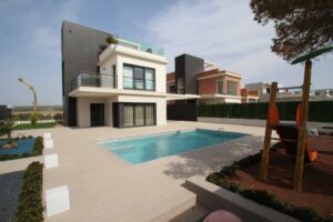 Villas Del Mar - Silvia, 3 soveroms villa med takterrasse, kjeller og basseng nær strand på Playa Honda
